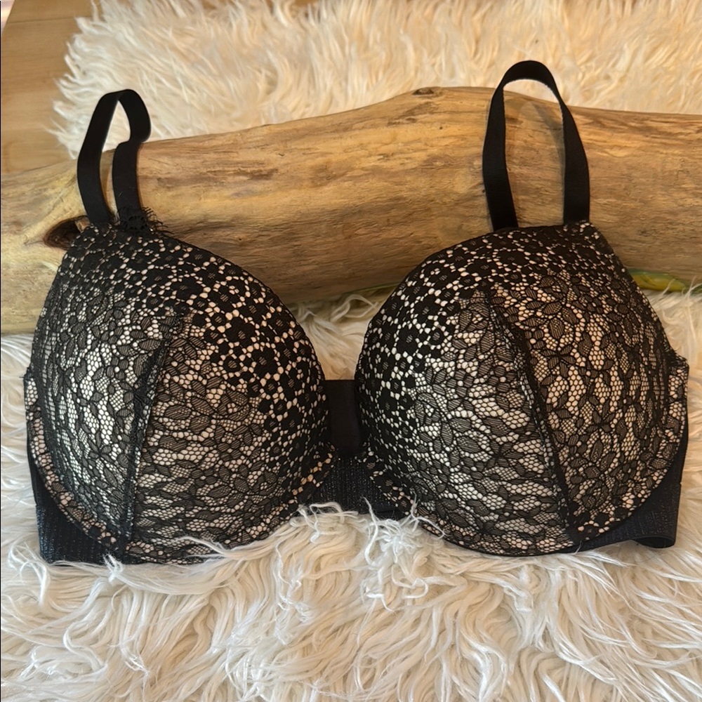 Victoria's Secret Black and Cream Lace Bra(nwot)
